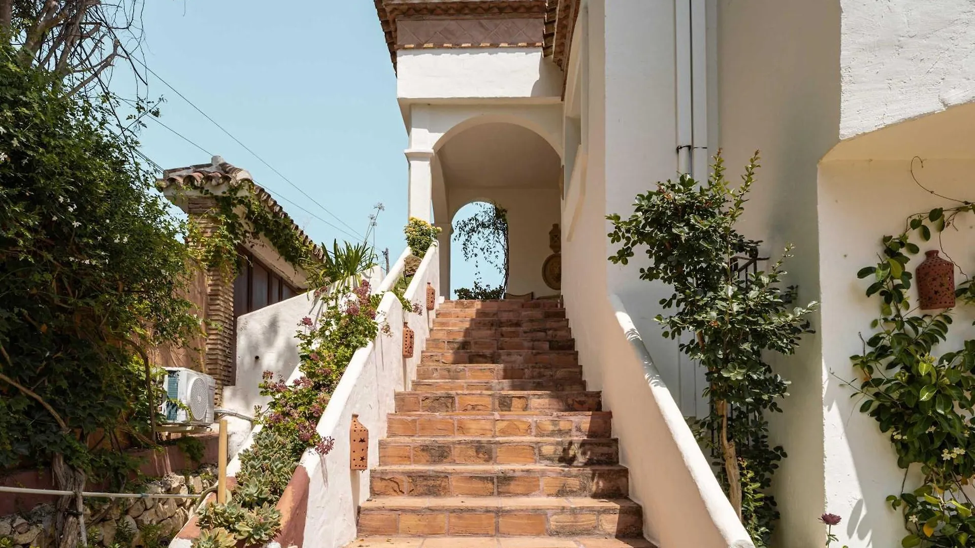 Villa Los Olivos Boho Style Pool Tranquile Marbella